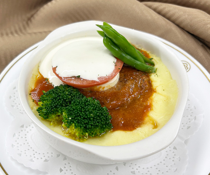 シーサイドプレミアムトマト煮込みハンバーグ〜モッツァレラチーズとじゃばらのサワークリームソース〜＜冬季限定＞